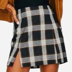 Sunday Best Aritzia Women's Size 10
Black White Brown Plaid Notched
Mandy Skirt